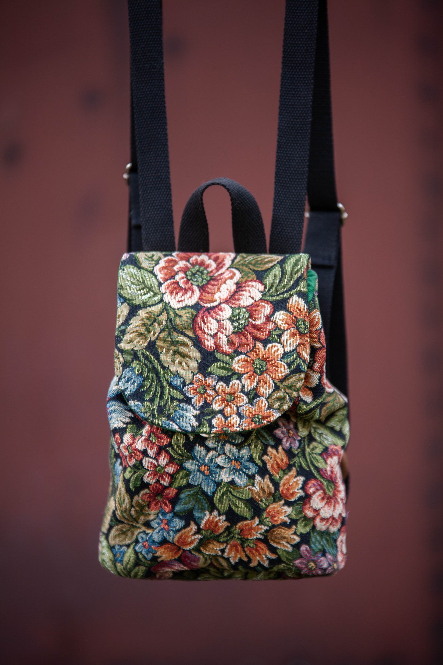 Petit sac à dos tapisserie à fleurs