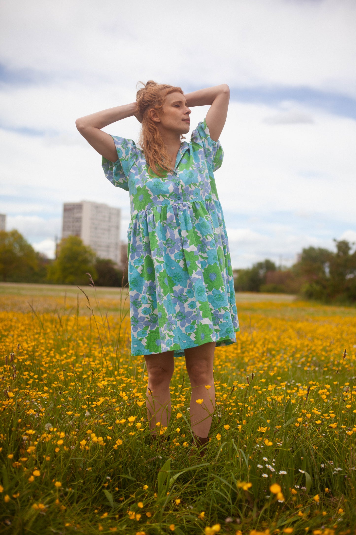 Robe courte à fleurs bleu et vert