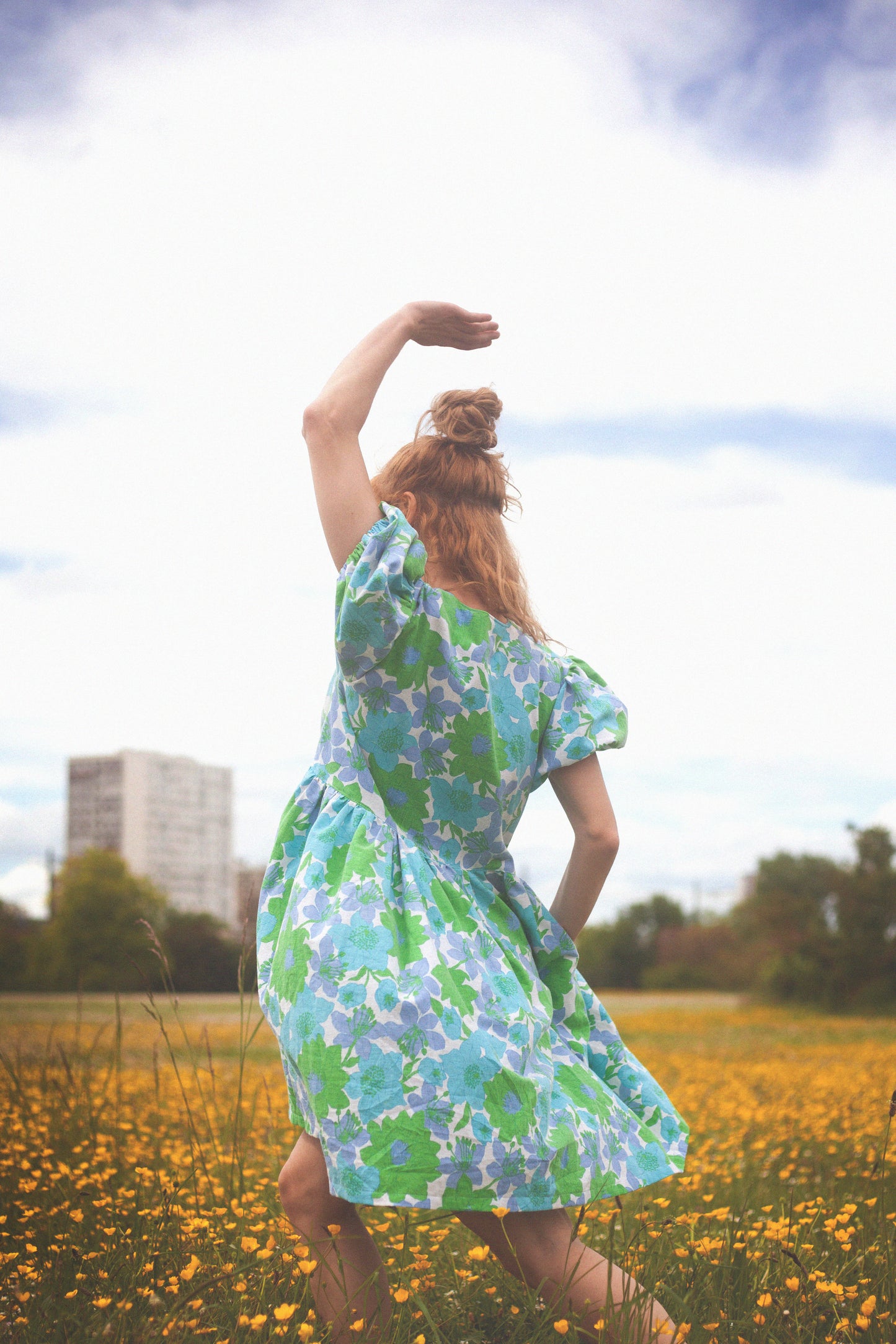 Robe courte à fleurs bleu et vert