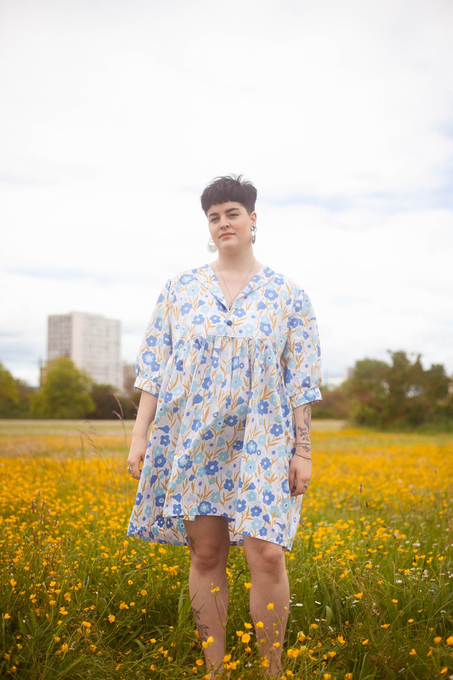 Robe courte à fleurs bleues