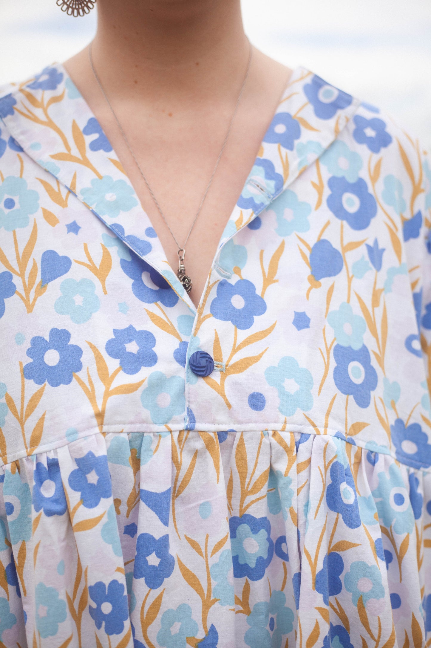 Robe courte à fleurs bleues