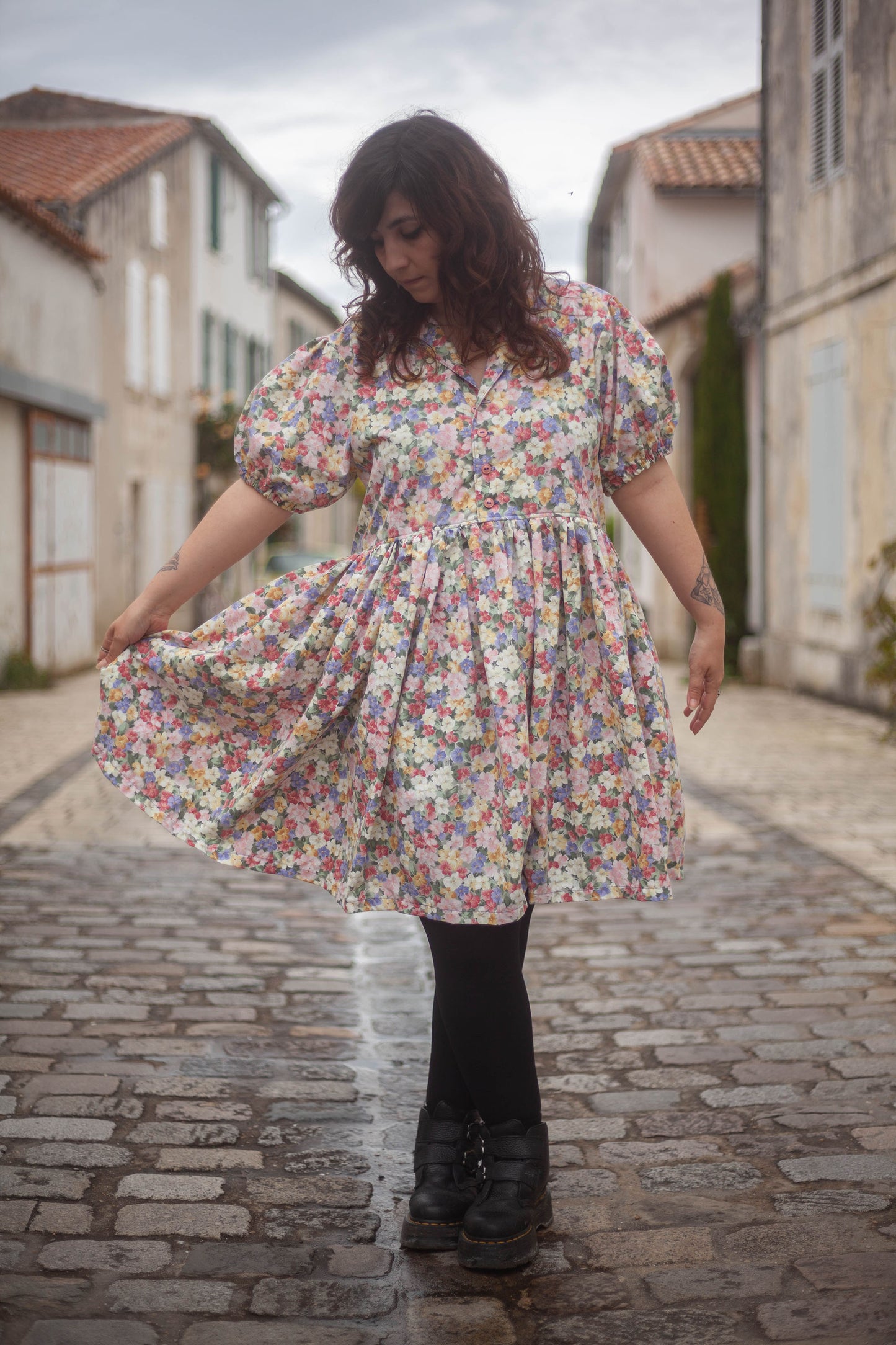 Robe courte à fleurs multicolores