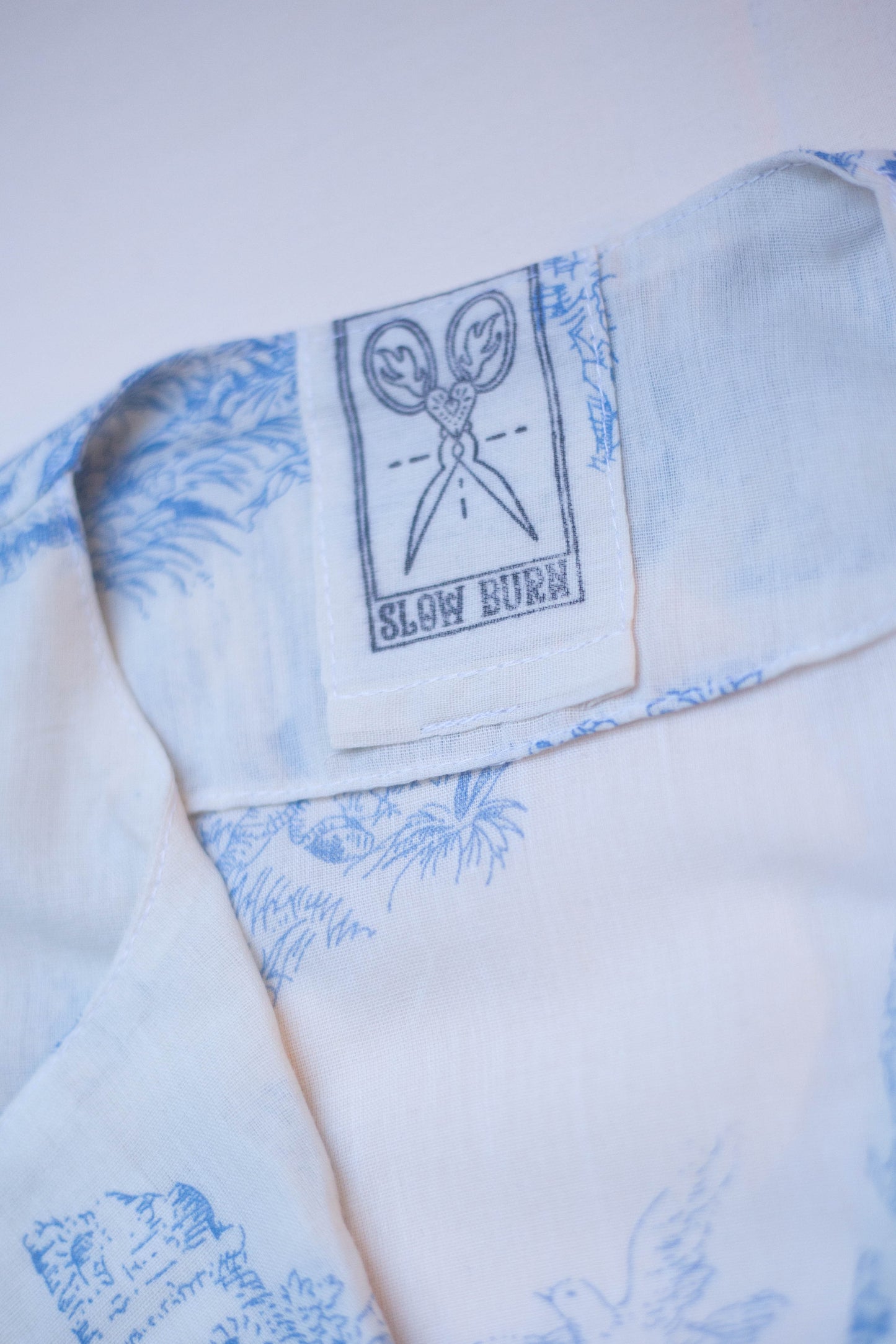 Robe courte toile de Jouy blanche et bleu