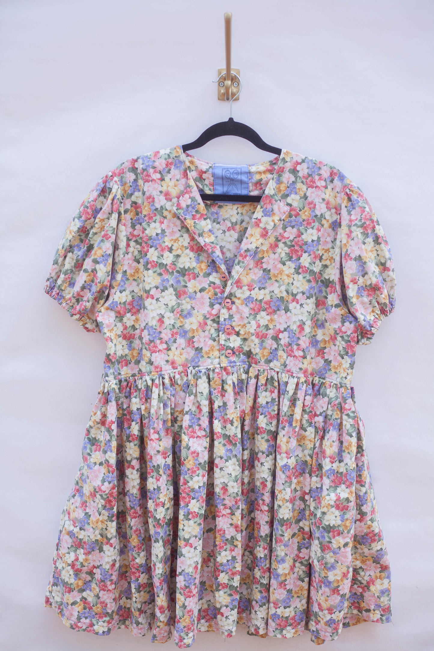 Robe courte à fleurs multicolores