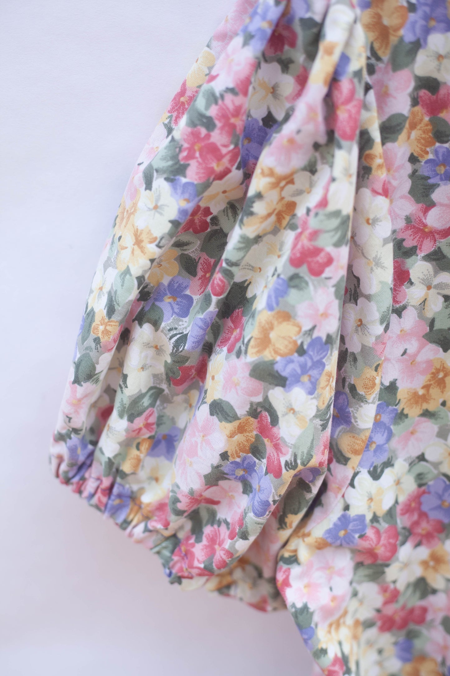 Robe courte à fleurs multicolores