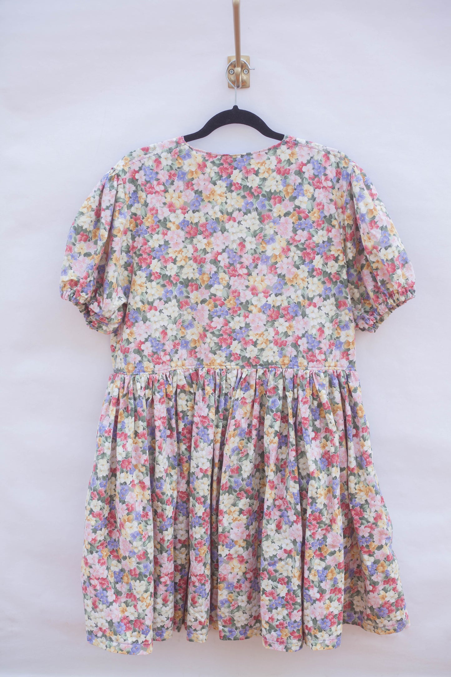 Robe courte à fleurs multicolores