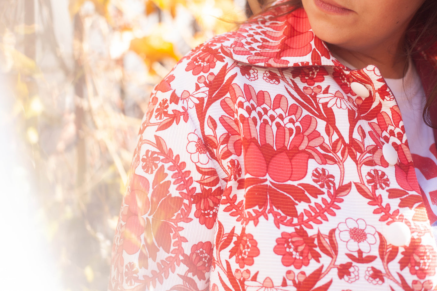 Veste tapisserie motif floral / art déco rouge et blanche