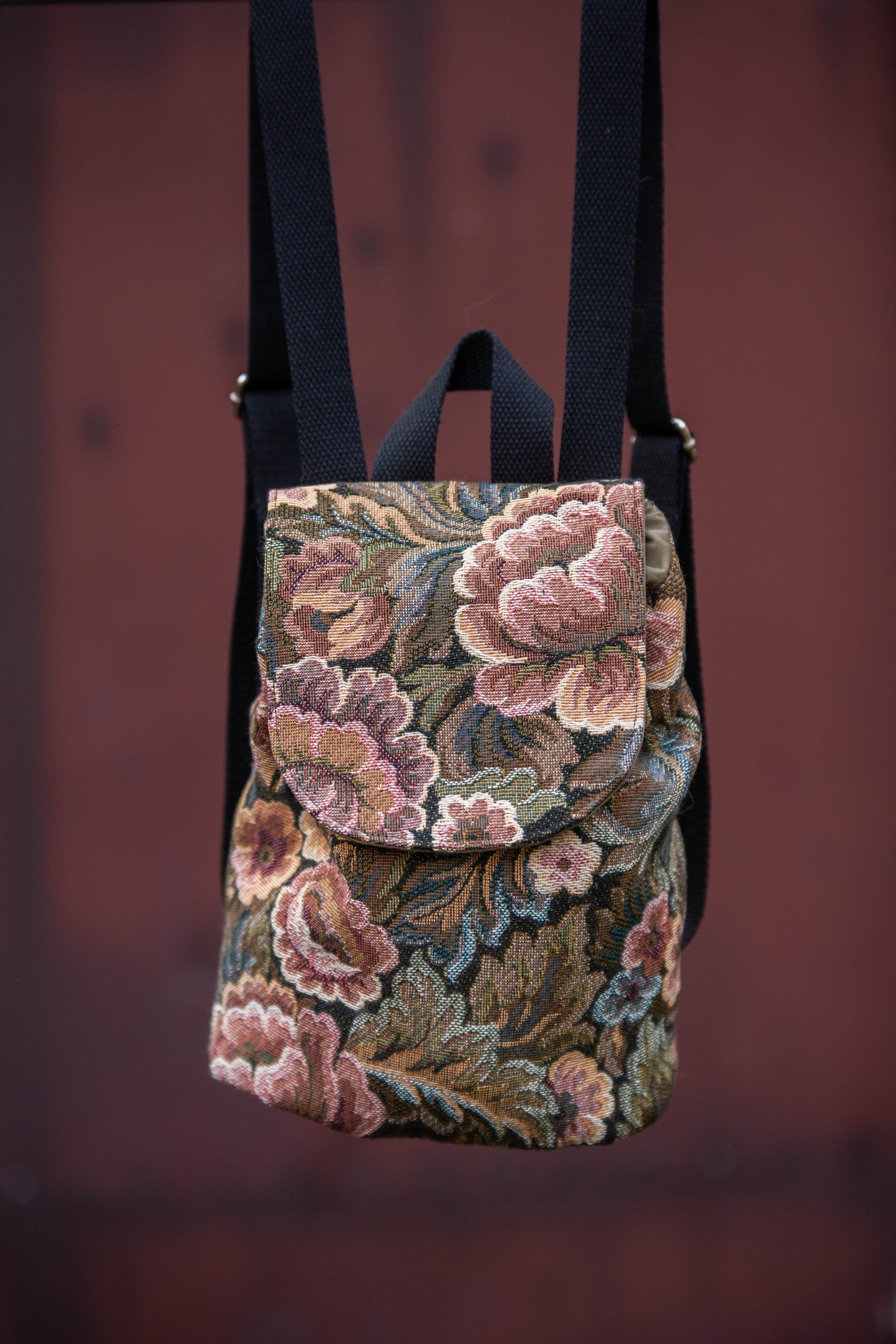 Petit sac à dos tapisserie à fleurs