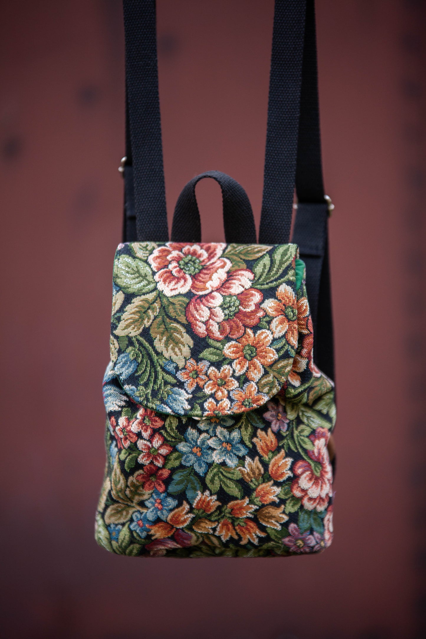 Petit sac à dos tapisserie à fleurs