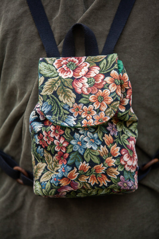 Petit sac à dos tapisserie à fleurs