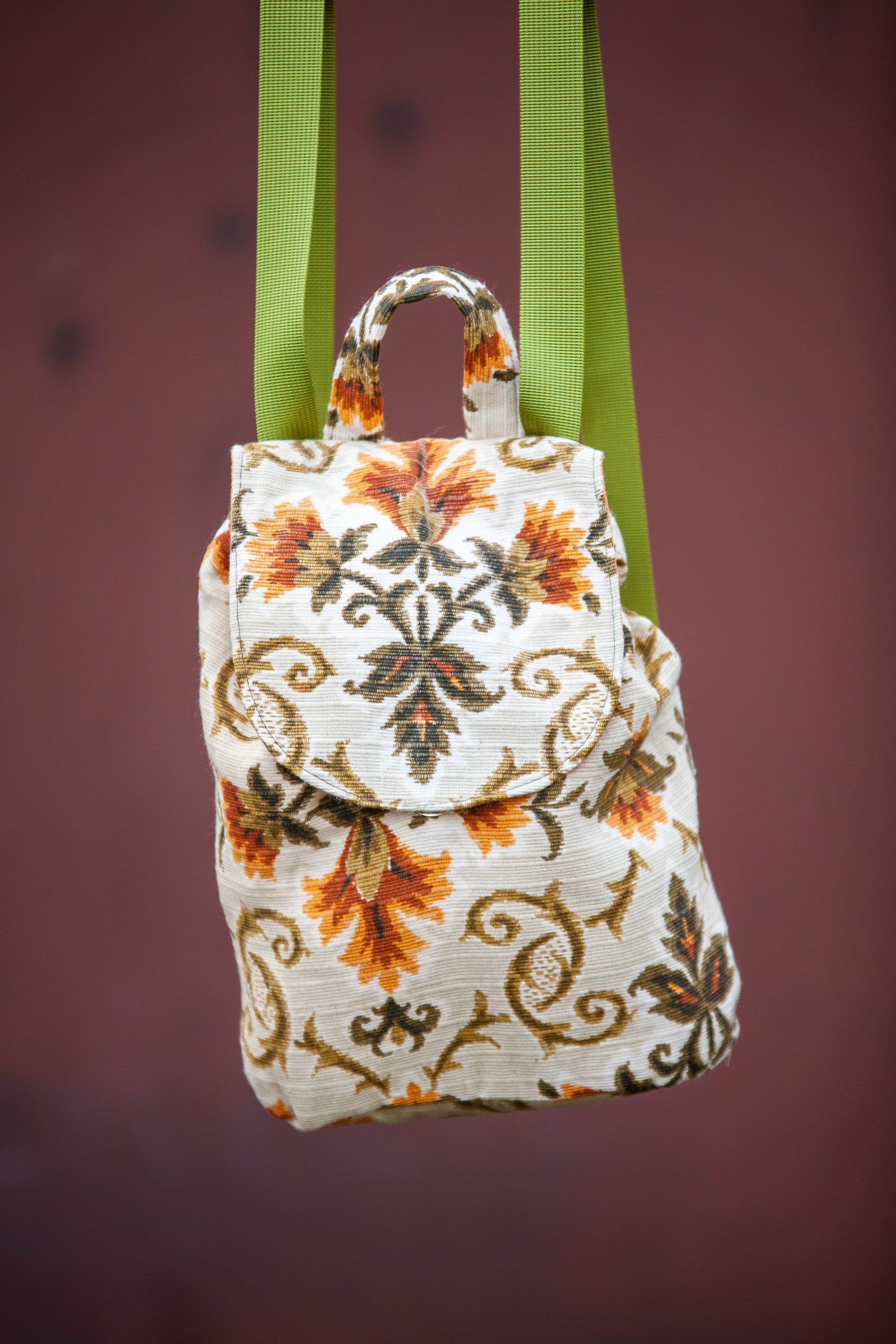 Petit sac à dos tapisserie à fleurs oranges