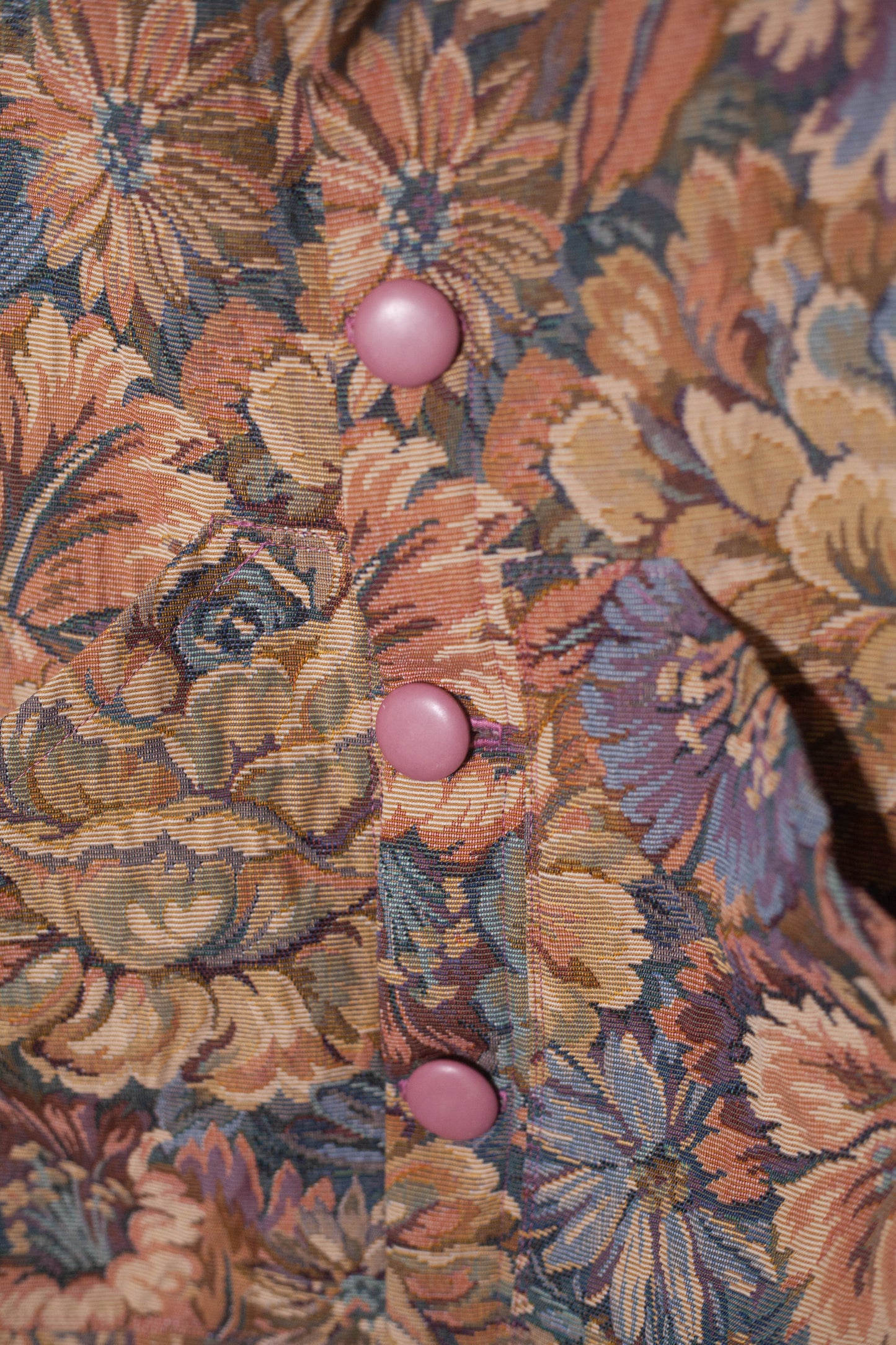 Veste tapisserie à fleurs bleu, beige et mauve